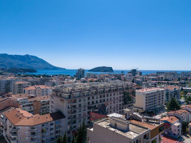 Two-bedroom designer apartment in the center, Budva