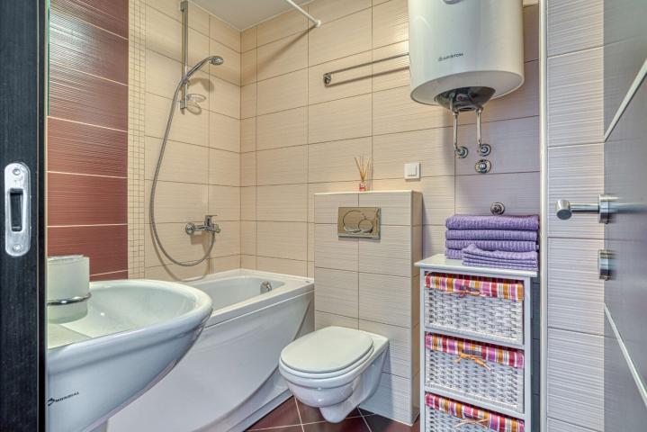 Modern four-bedroom duplex with panoramic views, 