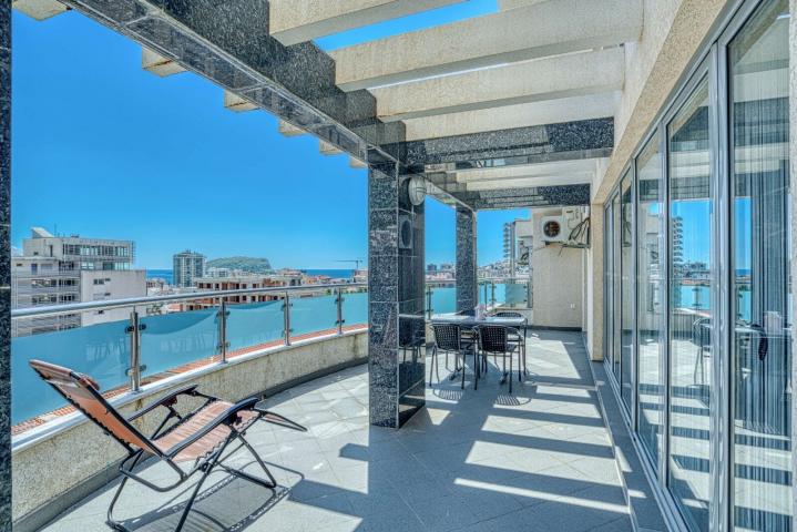 Modern four-bedroom duplex with panoramic views, 