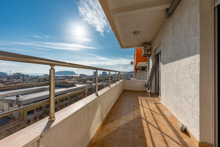 Spacious one-bedroom apartment with sea view, Budva