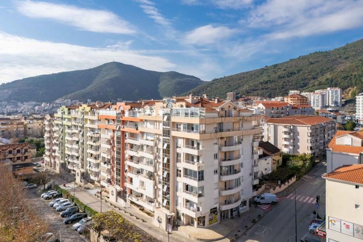 Spacious one-bedroom apartment with sea view, Budva