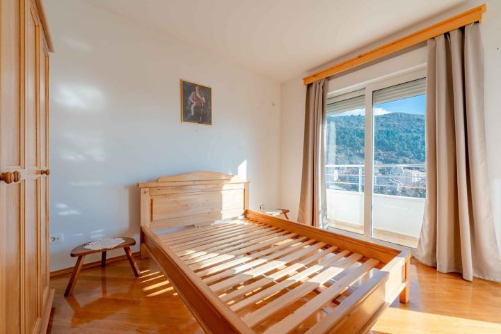 Spacious one-bedroom apartment with sea view, Budva