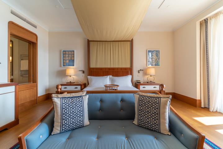 Regent 2 bedroom Waterfront Apartment