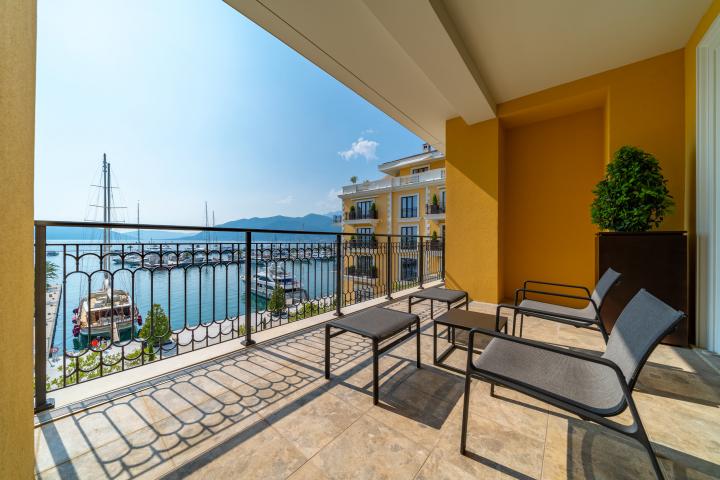 Regent 2 bedroom Waterfront Apartment