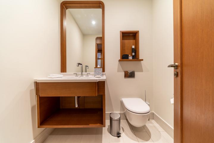 Regent 2 bedroom Waterfront Apartment