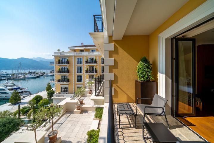 Regent 2 bedroom Waterfront Apartment