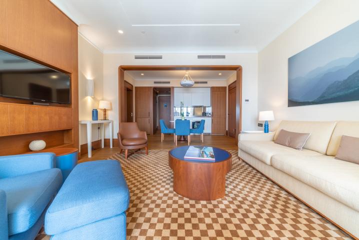 Regent 2 bedroom Waterfront Apartment