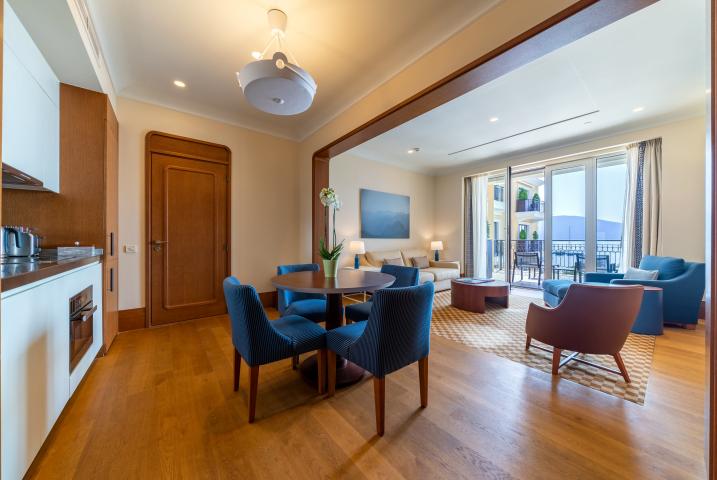 Regent 2 bedroom Waterfront Apartment