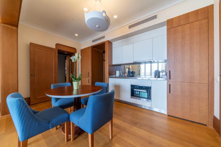 Regent 2 bedroom Waterfront Apartment