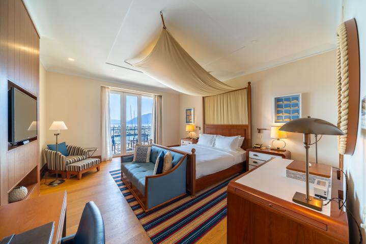 Regent 2 bedroom Waterfront Apartment