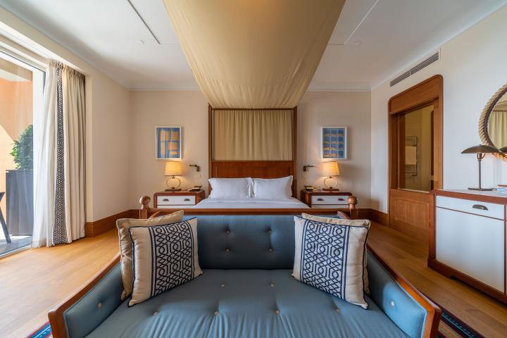 Regent 2 bedroom Waterfront Apartment
