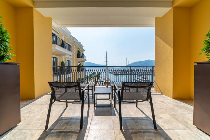 Regent 2 bedroom Waterfront Apartment