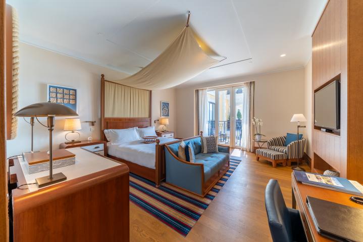 Regent 2 bedroom Waterfront Apartment