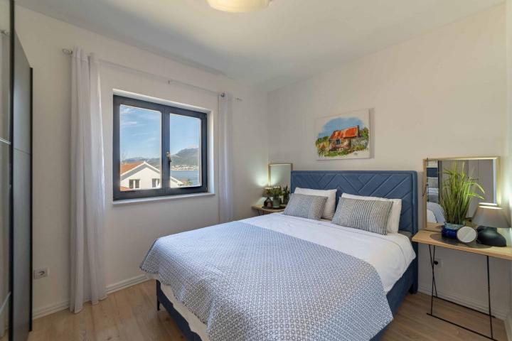 Krasici 3 bedroom Waterfront Duplex Apartment