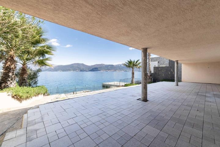 Krasici 3 bedroom Waterfront Duplex Apartment