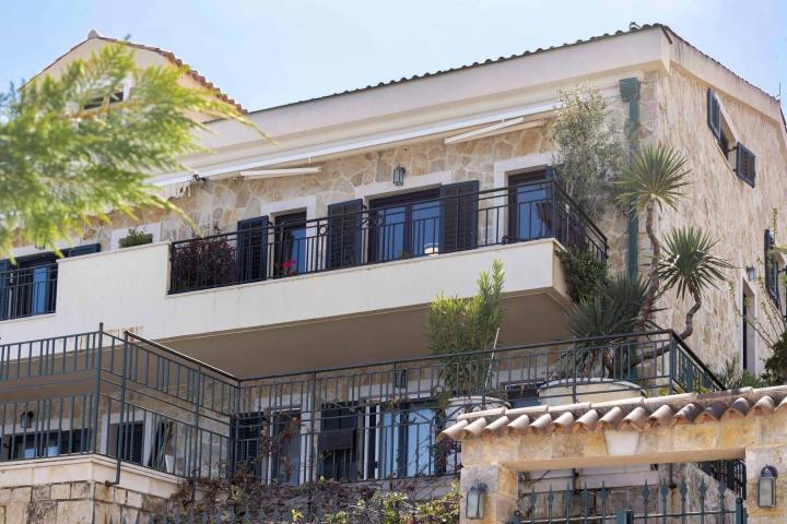 Krasici 3 bedroom Waterfront Duplex Apartment