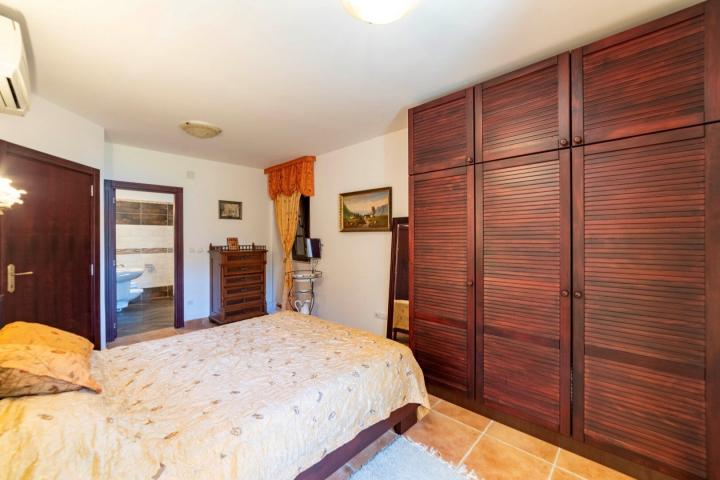 Waterfront 3 bedroom Apartment Strp
