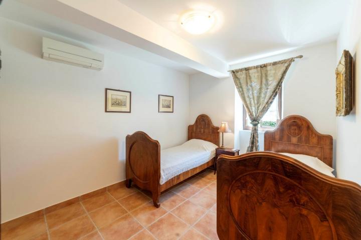 Waterfront 3 bedroom Apartment Strp