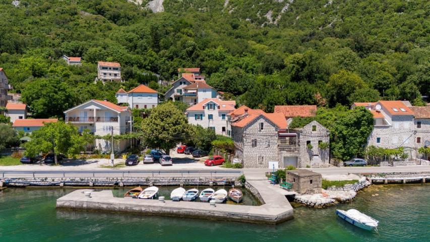 Waterfront 3 bedroom Apartment Strp