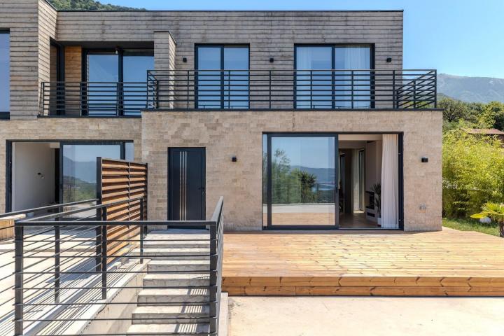 New 2 bedroom Sea View Townhouse