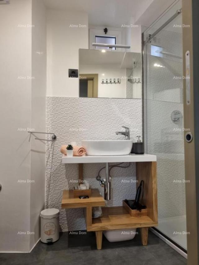 Stan Prodaja - Elegantno uređen dvoetažni stan u staroj jezgri grada, Rovinj!