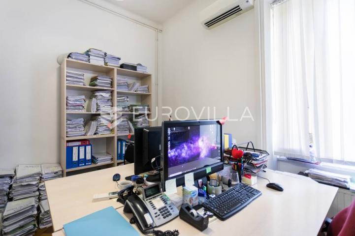 Zagreb, Deželićeva ulica, stan/ured 192 m² u prizemlju