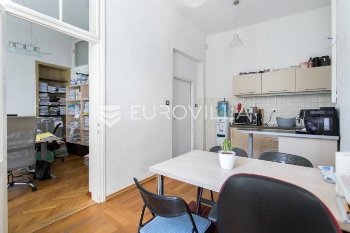 Zagreb, Deželićeva ulica, stan/ured 192 m² u prizemlju
