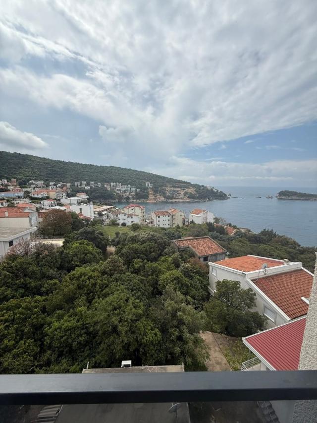 Two-bedroom apartment in a complex with a swimming pool in Utekha