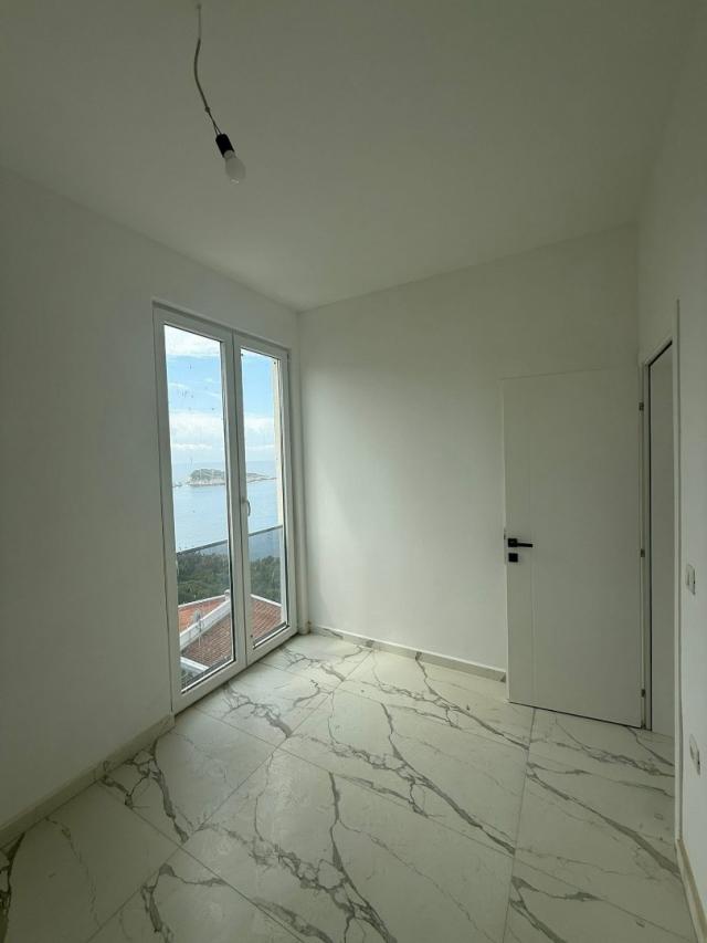 Two-bedroom apartment in a complex with a swimming pool in Utekha