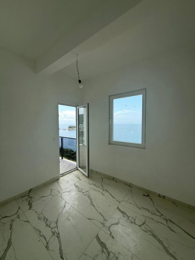 Two-bedroom apartment in a complex with a swimming pool in Utekha