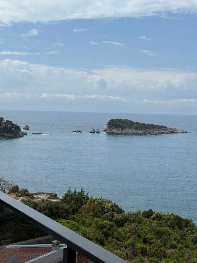 Two-bedroom apartment in a complex with a swimming pool in Utekha