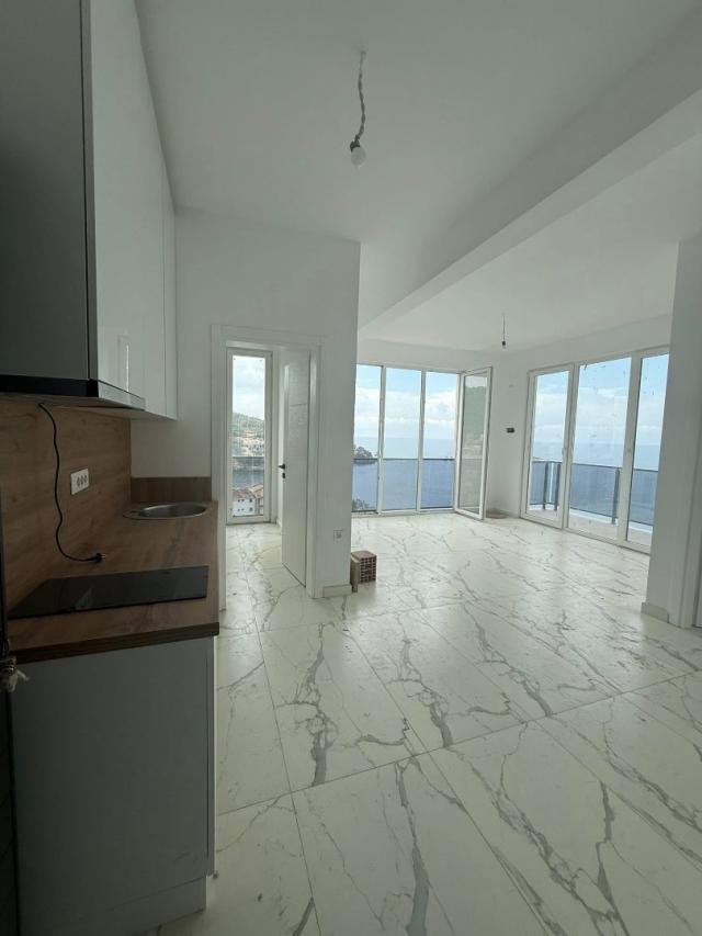 Two-bedroom apartment in a complex with a swimming pool in Utekha