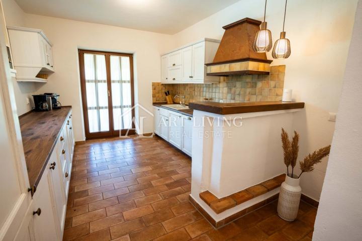 Poreč, okolica - rustikalna vila s bazenom u toskanskom stilu