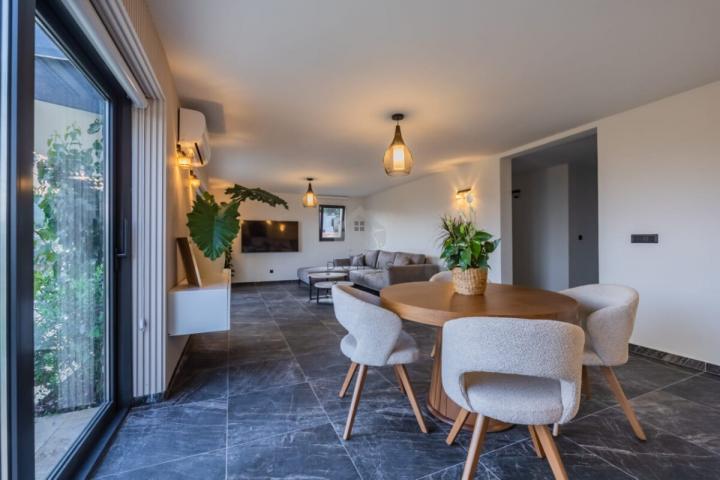 Luksuzna vila 300m2 sa bazenom i pogledom na more, Markovići - Budva