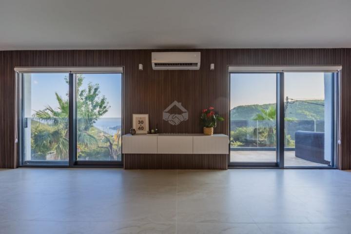 Luksuzna vila 300m2 sa bazenom i pogledom na more, Markovići - Budva