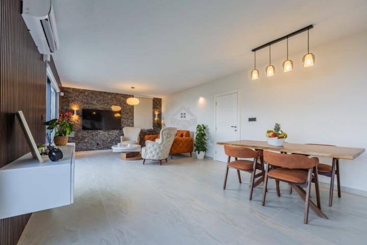 Luksuzna vila 300m2 sa bazenom i pogledom na more, Markovići - Budva