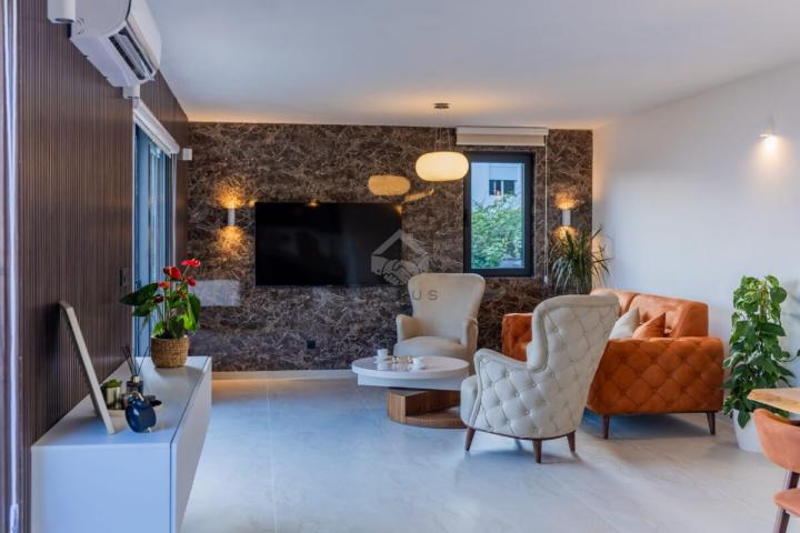 Luksuzna vila 300m2 sa bazenom i pogledom na more, Markovići - Budva
