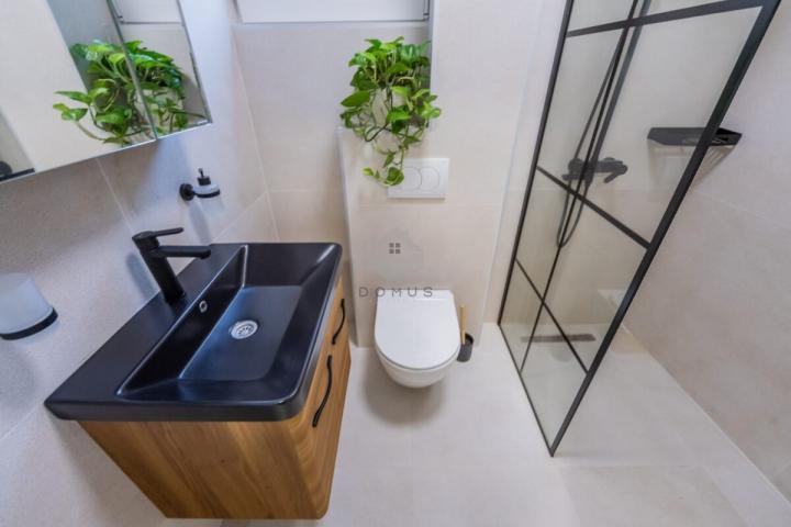Luksuzna vila 300m2 sa bazenom i pogledom na more, Markovići - Budva