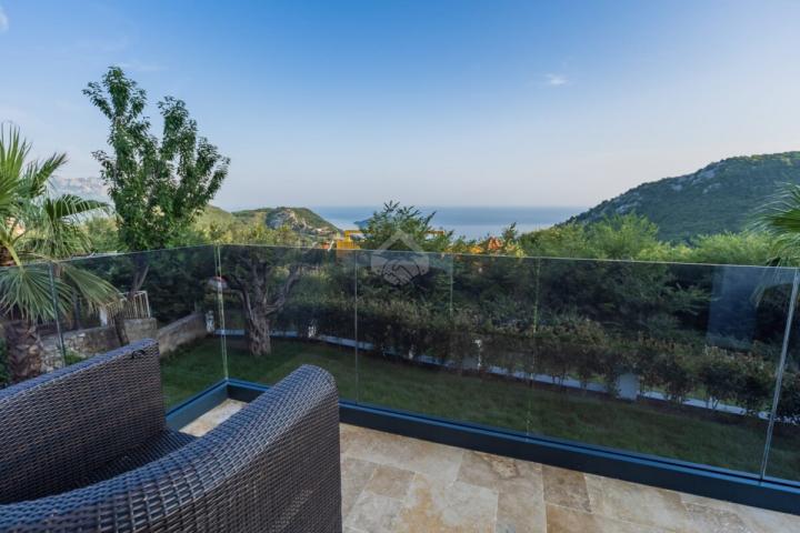 Luksuzna vila 300m2 sa bazenom i pogledom na more, Markovići - Budva