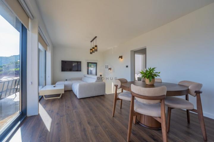 Luksuzna vila 300m2 sa bazenom i pogledom na more, Markovići - Budva