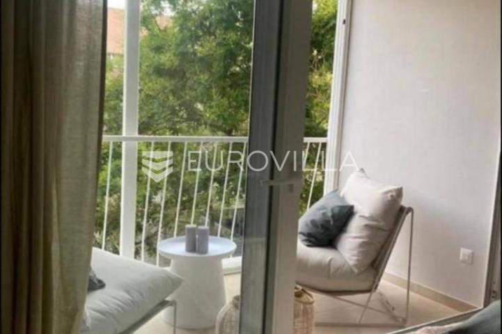 Split, novouređen stan nadomak centra grada, dostupan od 15.10.2026. godine