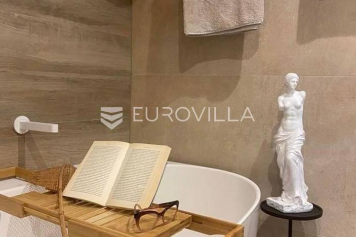 Split, novouređen stan nadomak centra grada, dostupan od 15.10.2026. godine
