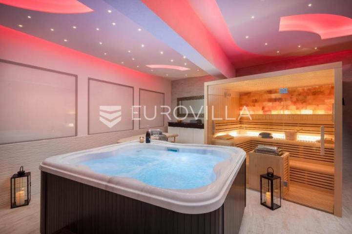 Podstrana, luksuzno opremljena vila za najam kino dvorana, sportski teren, sauna, . . . 