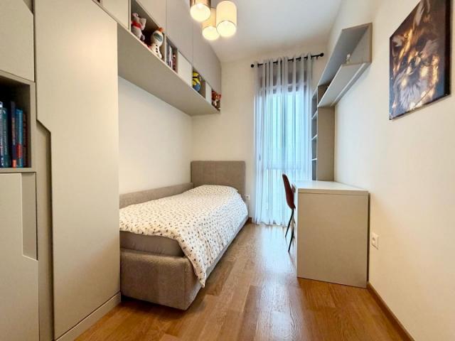 Podgorica, Vezirov most - three-bedroom furnished apartment with garage