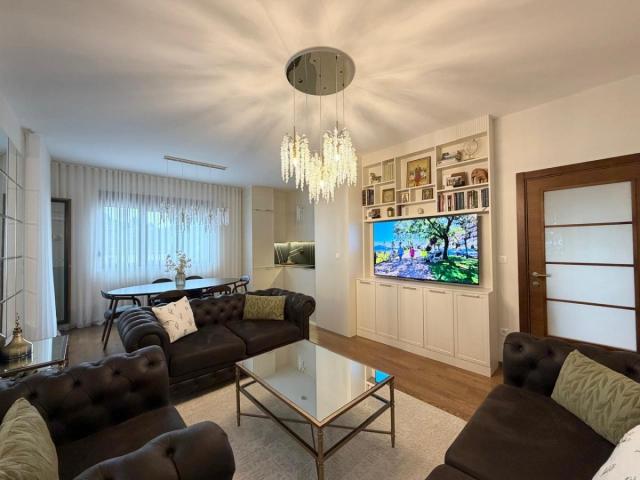 Podgorica, Vezirov most - three-bedroom furnished apartment with garage