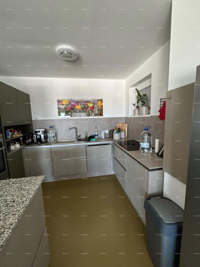 Kuća Predivna vila sa pogledom na more. Pomer. 