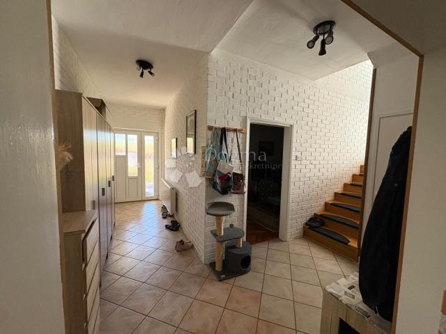 Kuća 648 m² s podrumom i potencijalom za 2 stana
