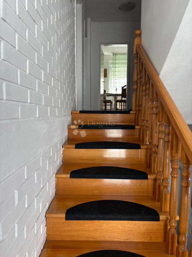 Kuća 648 m² s podrumom i potencijalom za 2 stana