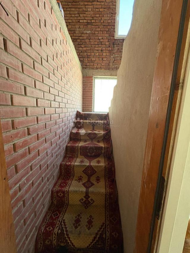 Kuća 648 m² s podrumom i potencijalom za 2 stana