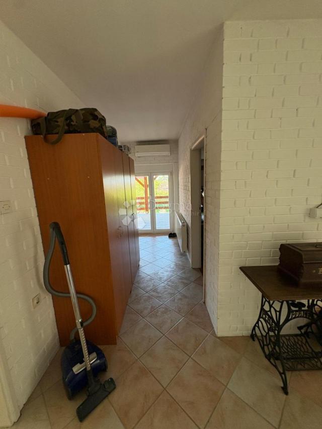 Kuća 648 m² s podrumom i potencijalom za 2 stana